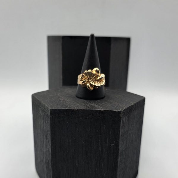 Anillo con Formas en Oro de 18K