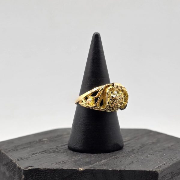 Anillo con Dibujo Trocado en Oro de 18K