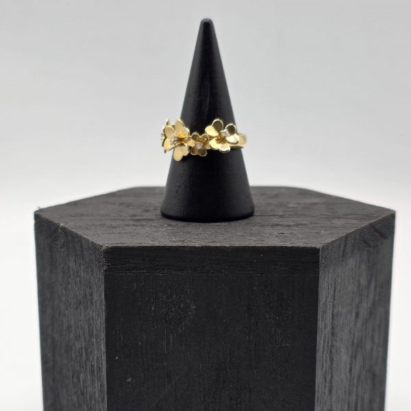 Anillo de Flores con Diamantes – Oro de 18 Quilates