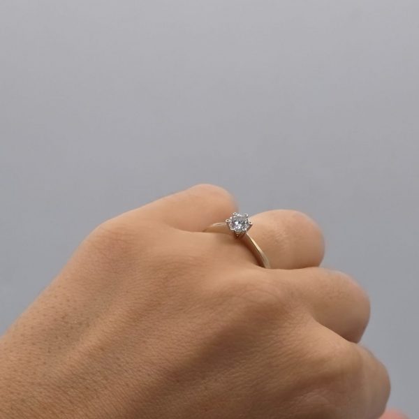 Anillo Solitario en Oro Blanco 18K con Diamante
