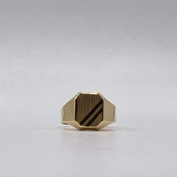 Anillo Sello Cuadrado en Oro de 18K