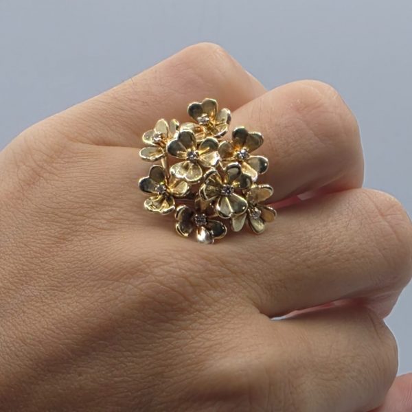 Anillo de Flores con Diamantes en Oro de 18K