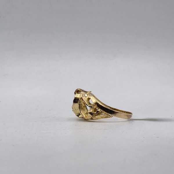 Anillo con Dibujo Trocado en Oro de 18K