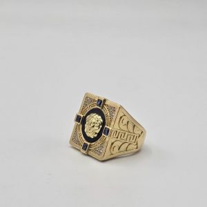 Anillo Sello Cuadrado con Circonitas Azules y Cara de Versace 18K