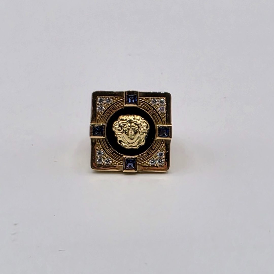 Anillo Sello Cuadrado con Circonitas Azules y Cara de Versace 18K