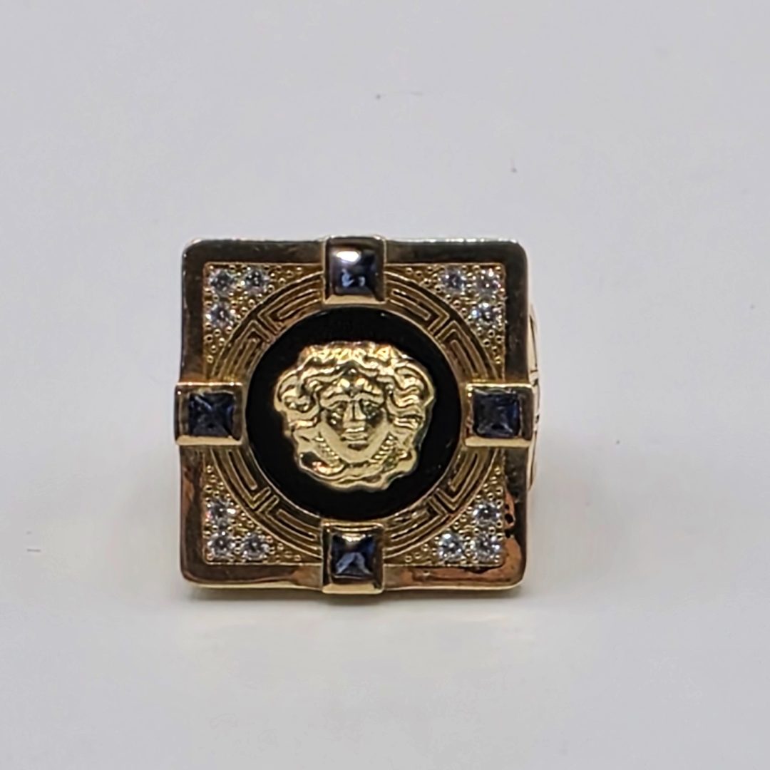 Anillo Sello Cuadrado con Circonitas Azules y Cara de Versace 18K