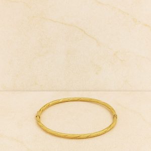 Brazalete con textura en oro 18k