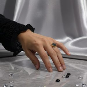 anillo plata dorada van cleef con piedra malaquita M