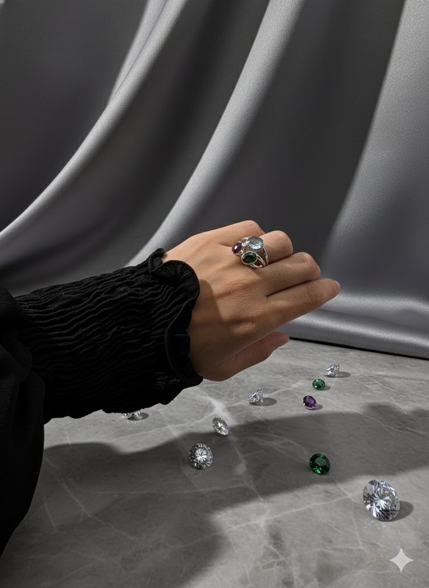 Anillo triple en cada linea una piedra diferente