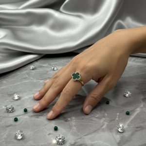 Anillo de Plata Dorada Estilo Van Cleef con Piedra Malaquita T:14