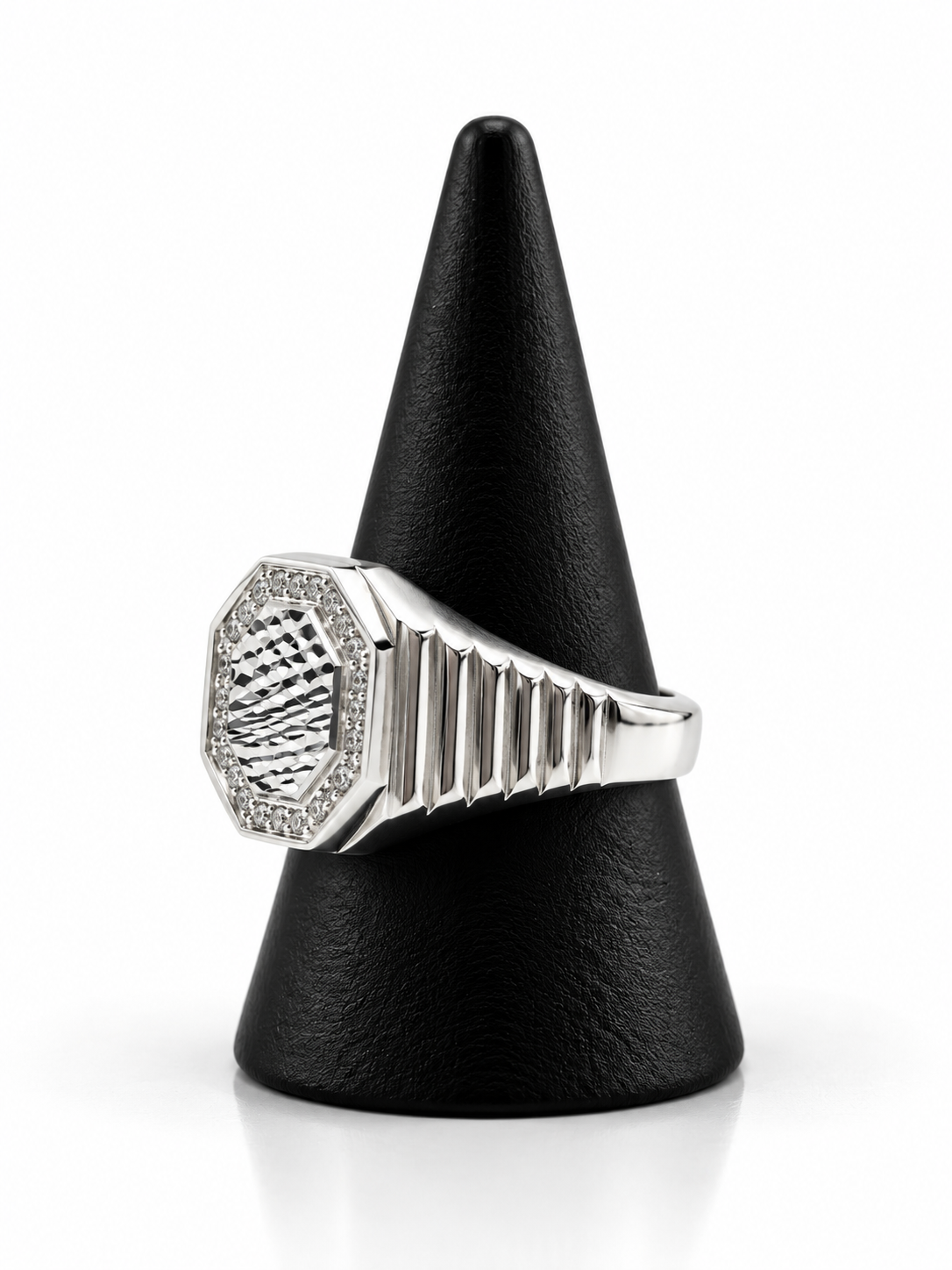 Anillo de Plata Tipo Sello Octogonal con Circonitas Talla: 26