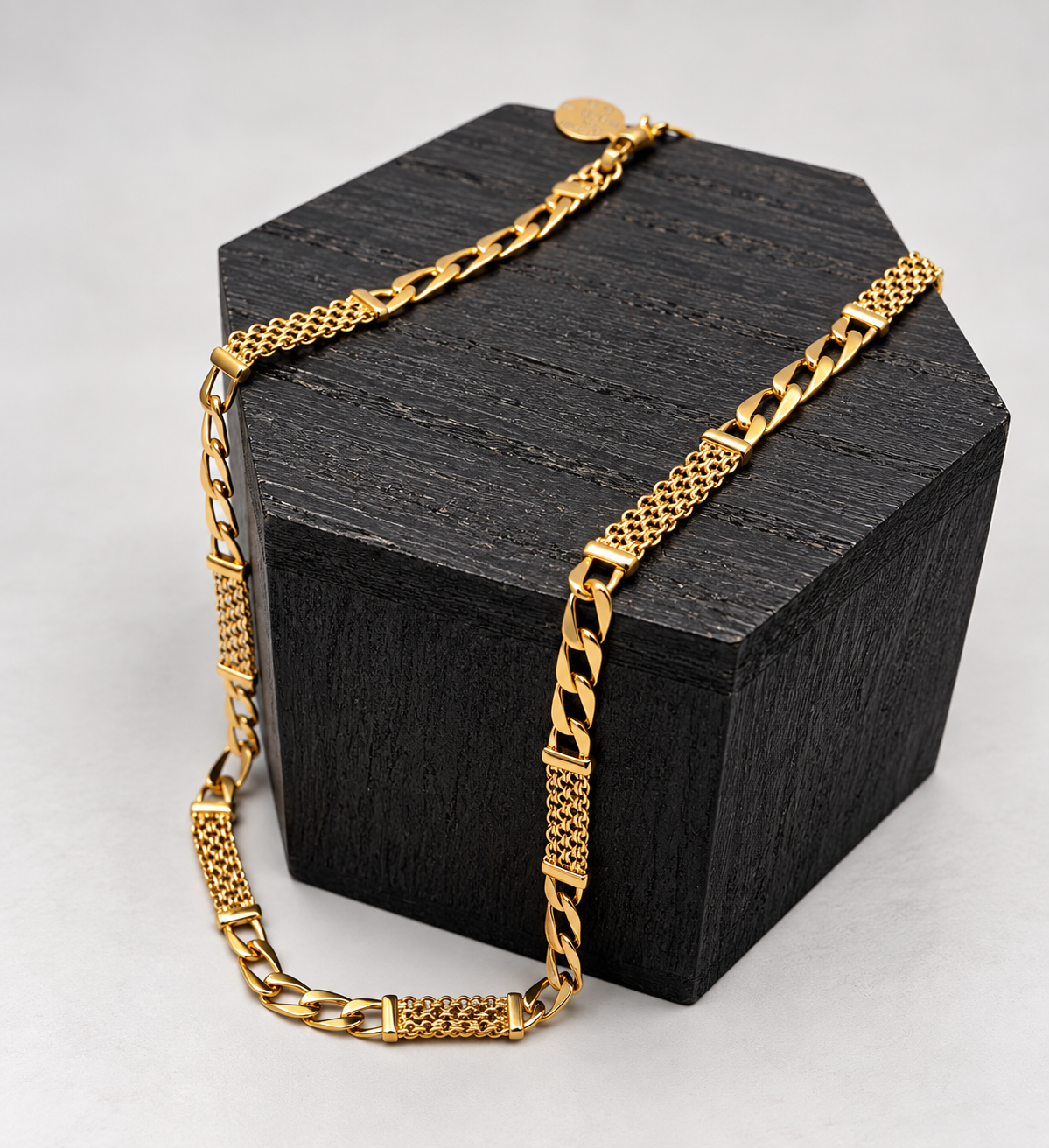 Cadena fantasía cubana de oro 18K con tramos fiferenciados 44 cm | Grosor 5 mm | Peso 16,8 g