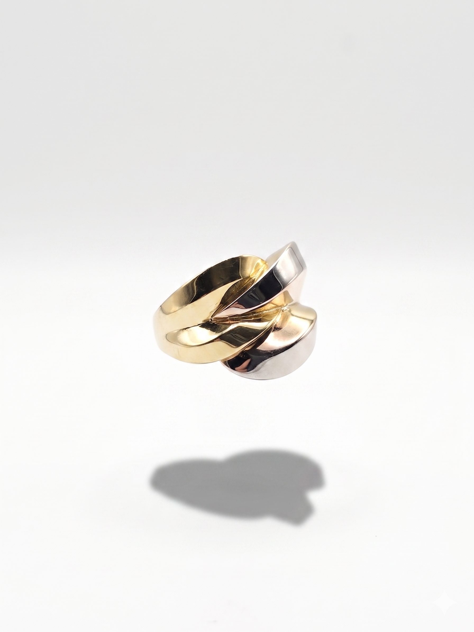 Anillo Entrelazado Bicolor en Oro 18K