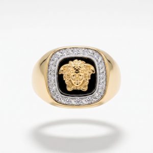 Anillo Sello Cuadrado Cara Medusa con Circonitas y Esmalte Negro | Talla 27