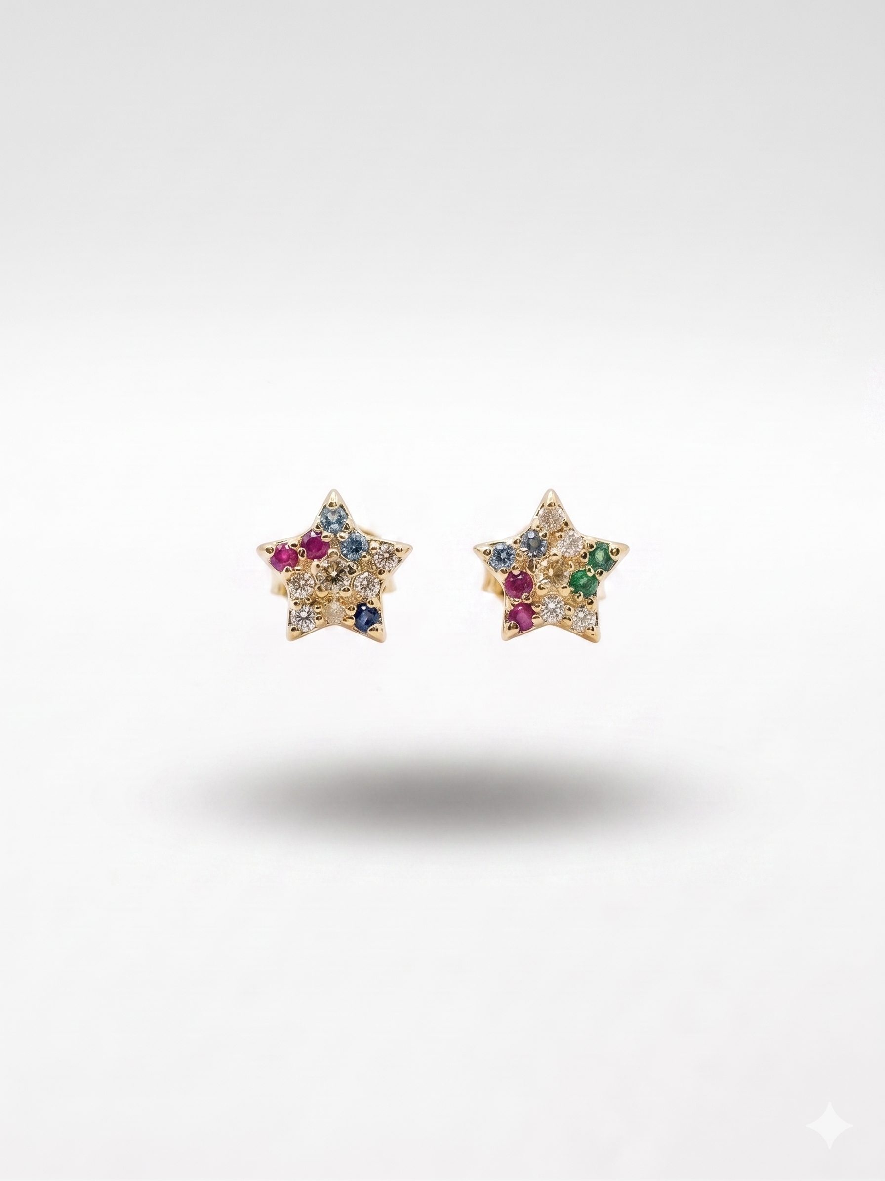 Pendiente Estrella con Circonitas de Colores en Oro 18K | Brillo Alegre y Diseño Encantador