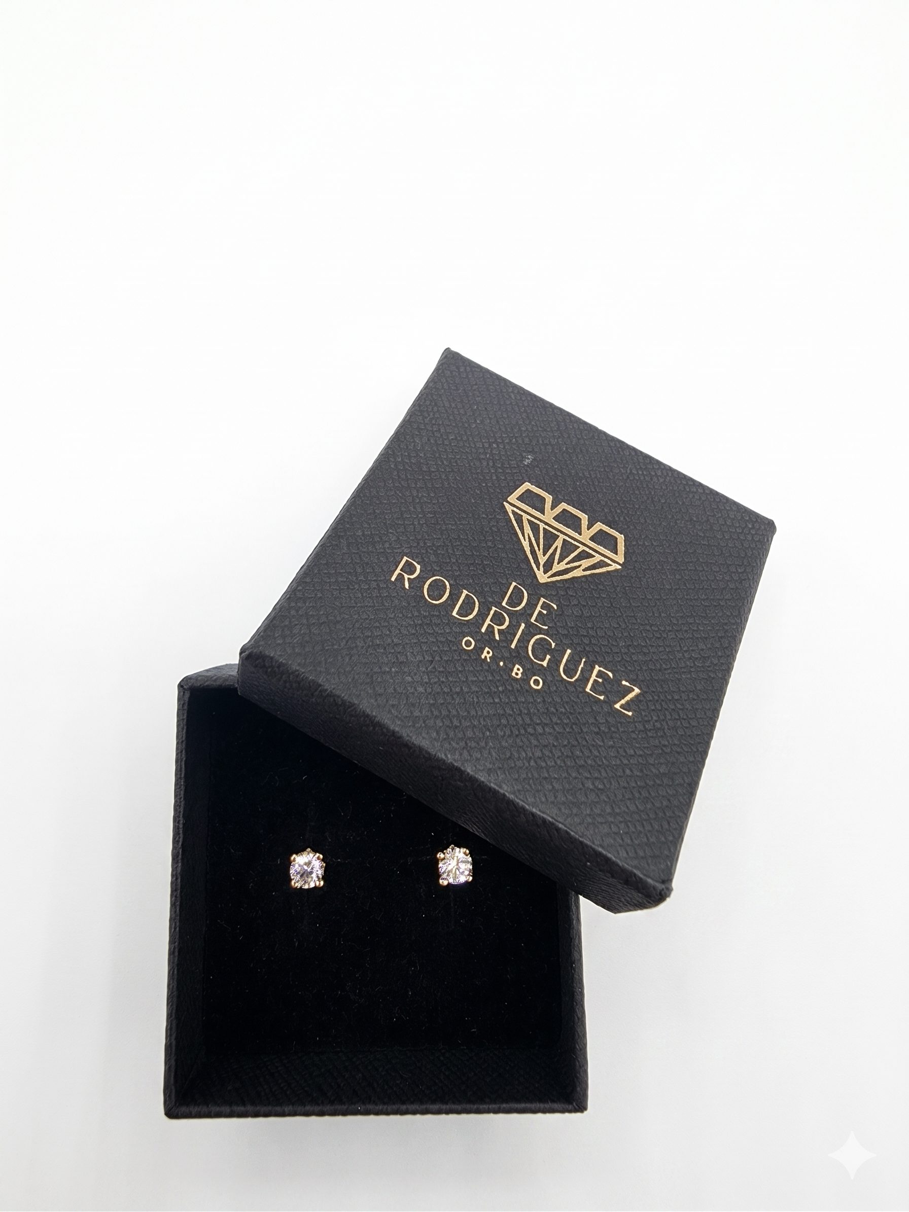 Pendientes Bebé con Circonita en Oro 18K | Brillo Elegante y Máxima Delicadeza