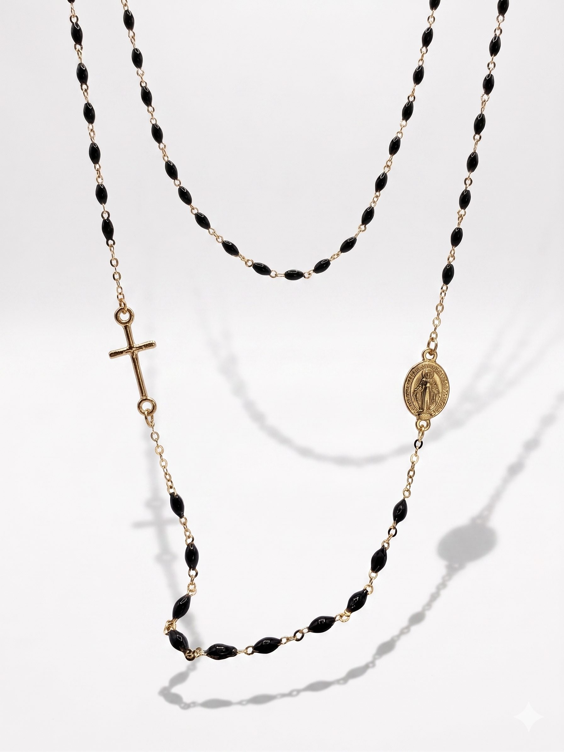 Cadena Estilo Rosario con Piedritas Azules en Oro 18K – 44 cm