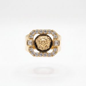 Anillo Sello Cuadrado Cara Medusa Flotante con Circonitas y Esmalte Negro | Talla 16