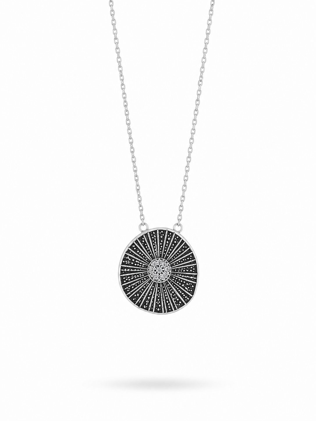 Collar Rolo de Plata con Colgante Redondo Texturizado y Circonitas
