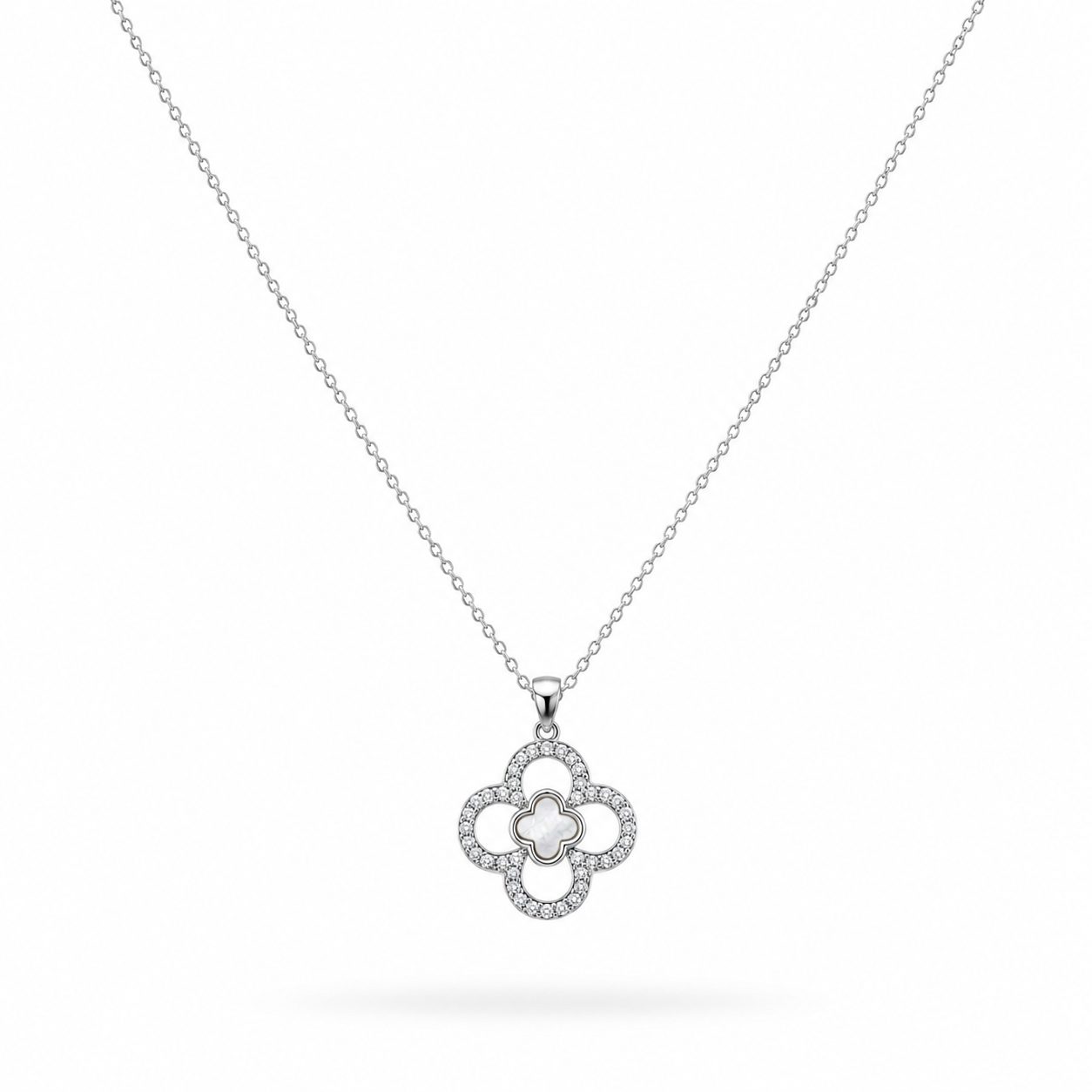Collar Rolo de Plata con Colgante Floral de Nácar y Circonitas