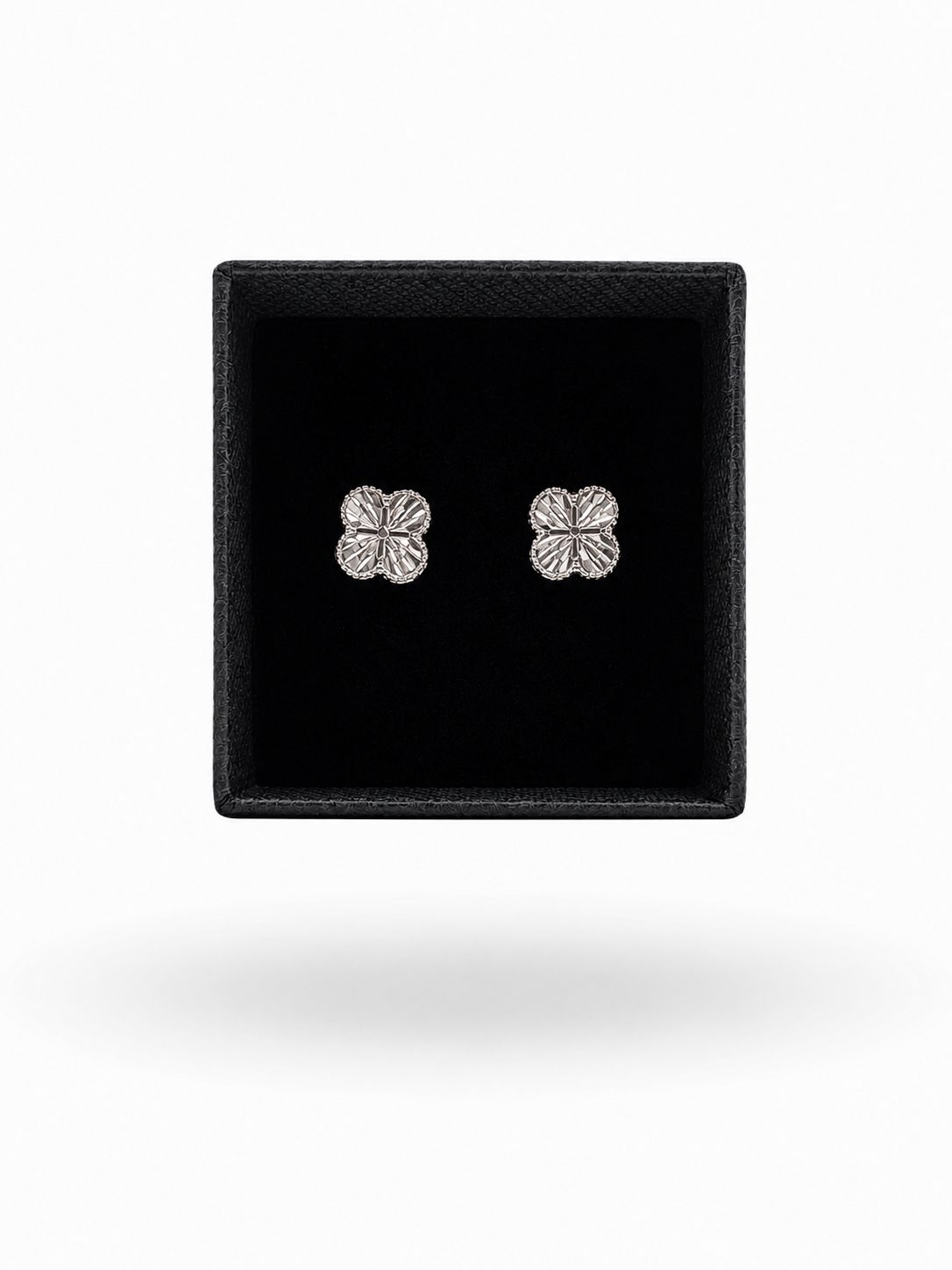 Pendientes de Plata con Diseño Floral Elegante