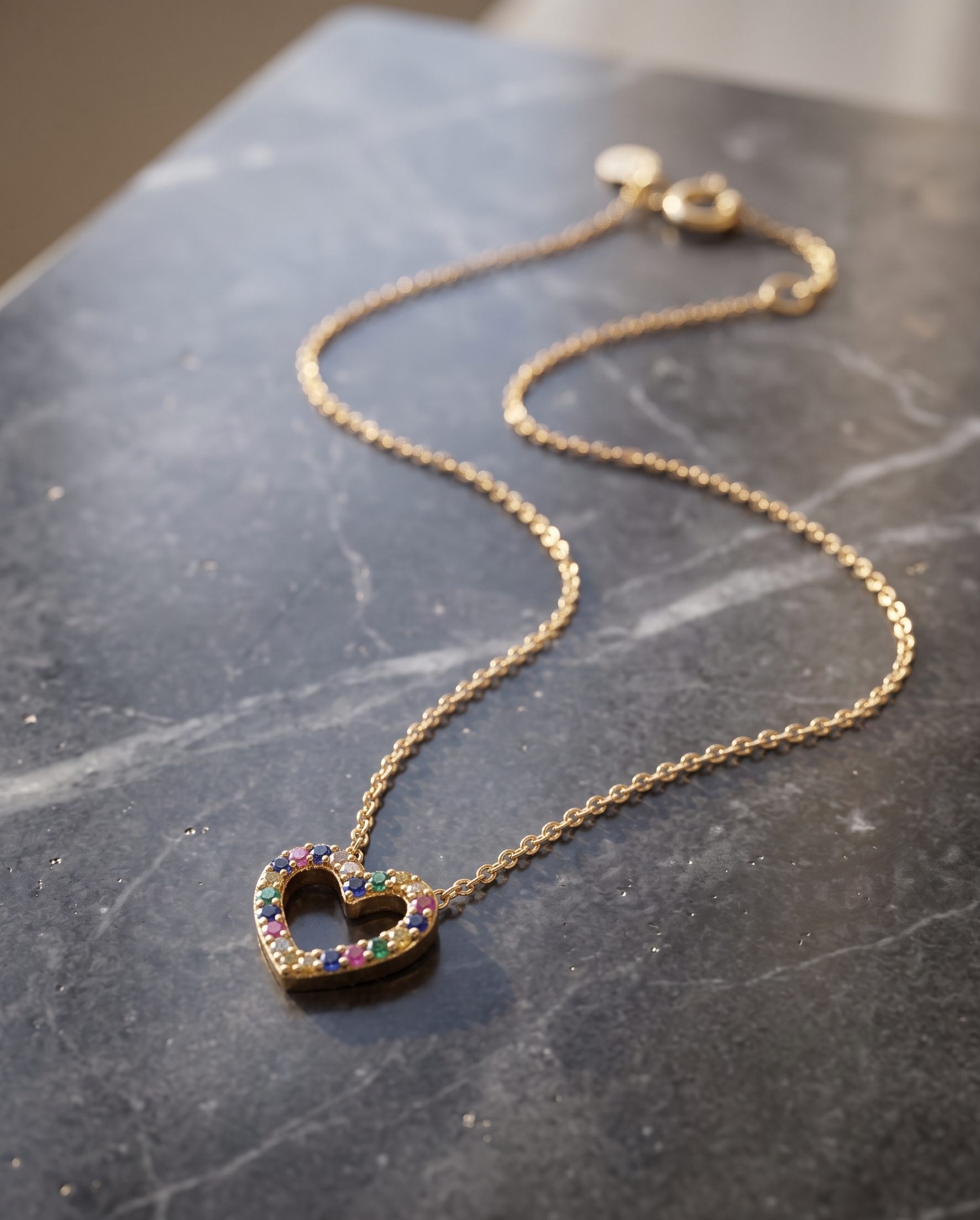 Collar Cadena Rolo con Corazón y Circonitas de Colores 40 cm en Oro de 18K