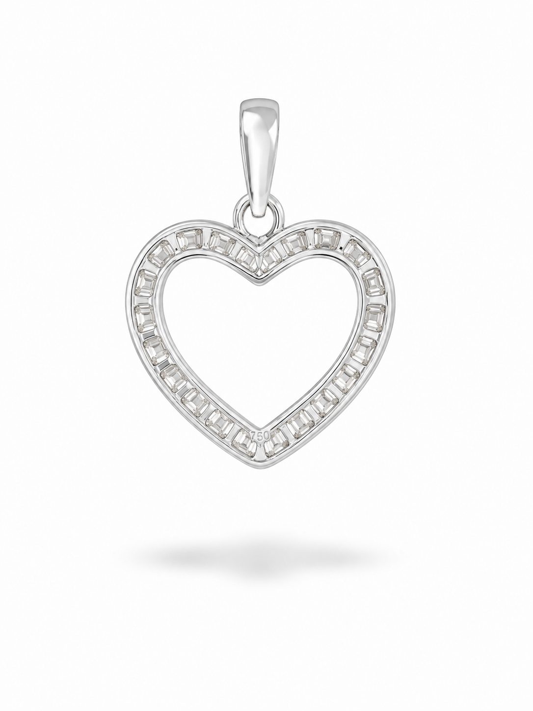 Colgante Corazón de Oro Blanco de 18K con Diamantes Talla Baguette