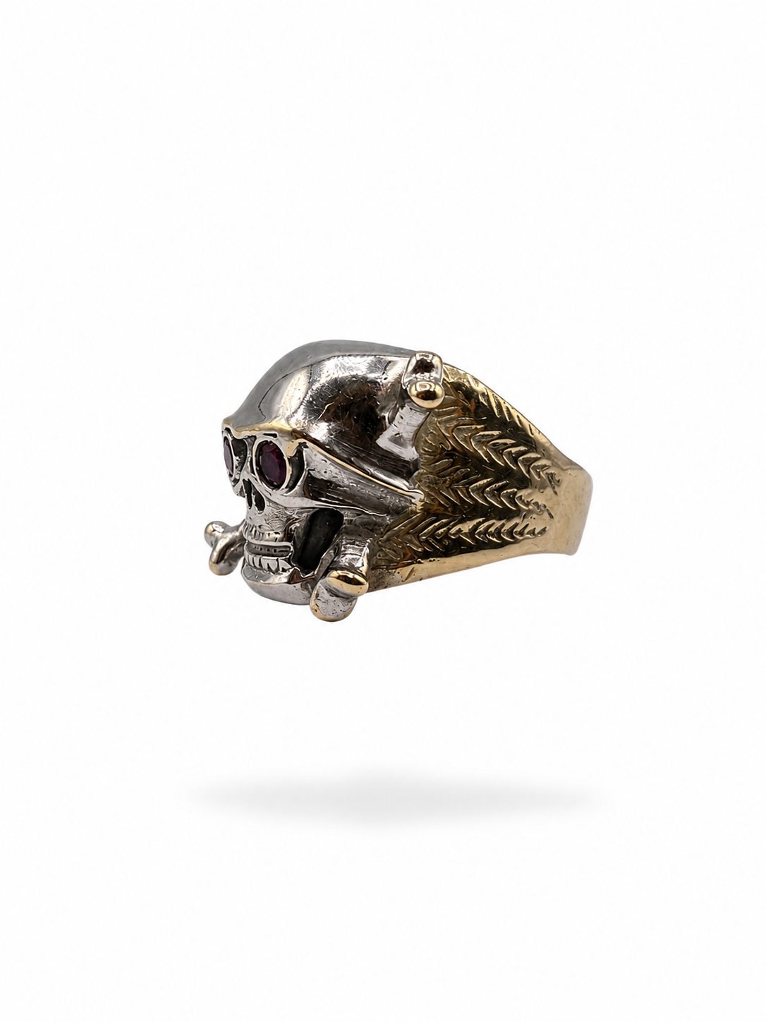 Anillo Bicolor de Calavera con Ojos de Rubí en Oro de 18K – Talla 20