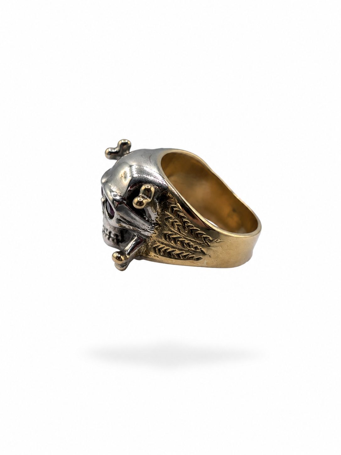 Anillo Bicolor de Calavera con Ojos de Rubí en Oro de 18K – Talla 20