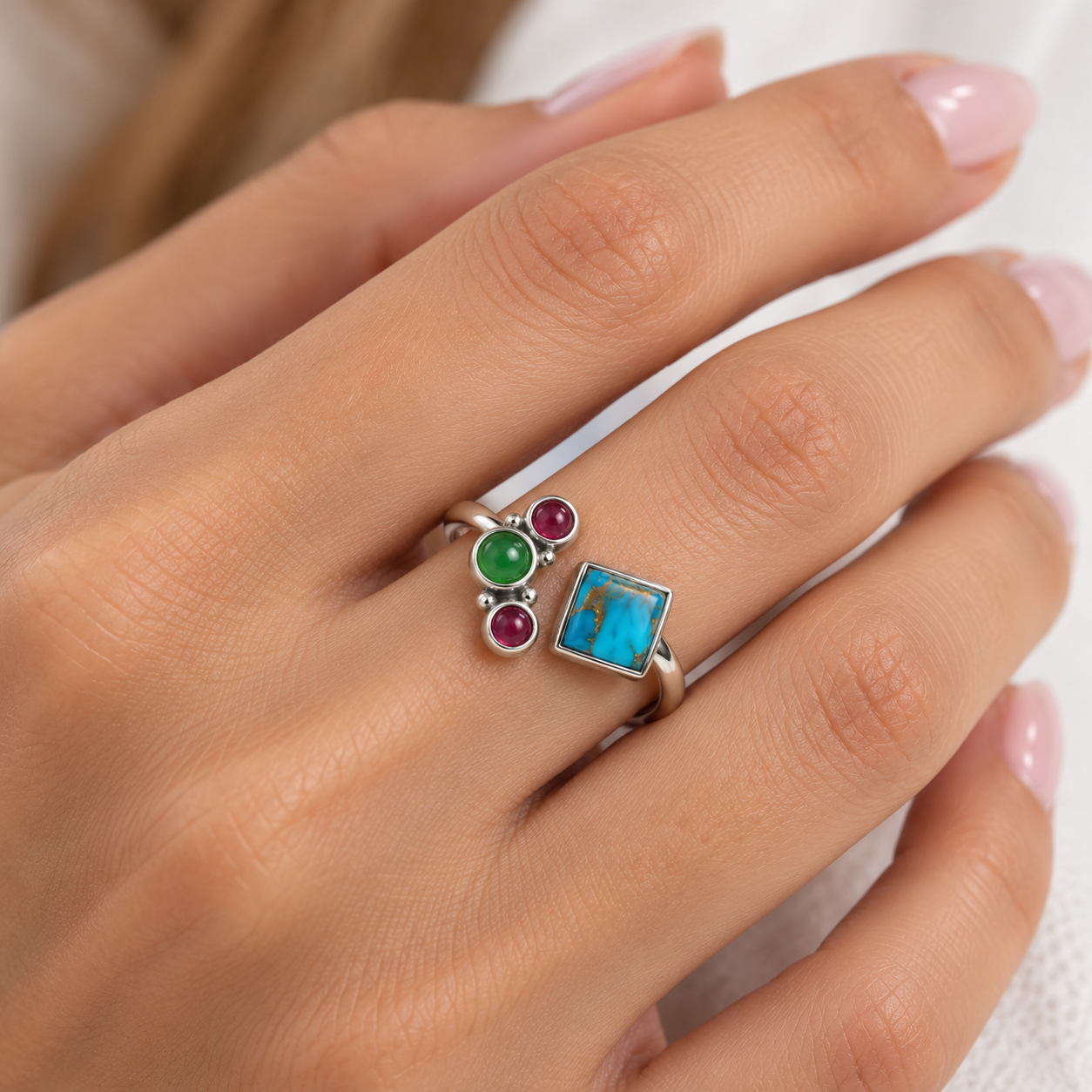 Anillo de plata de ley 925 con turquesa, coral y gaspeíta verde